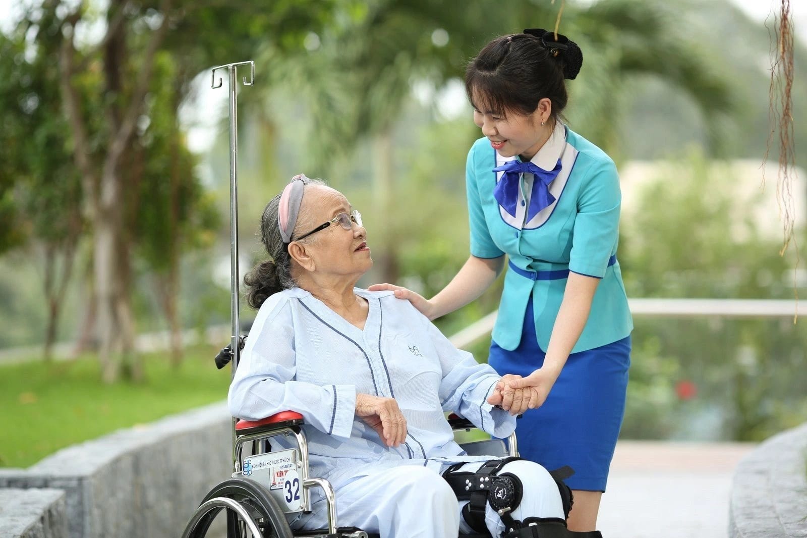 image-cham-soc-khach-hang